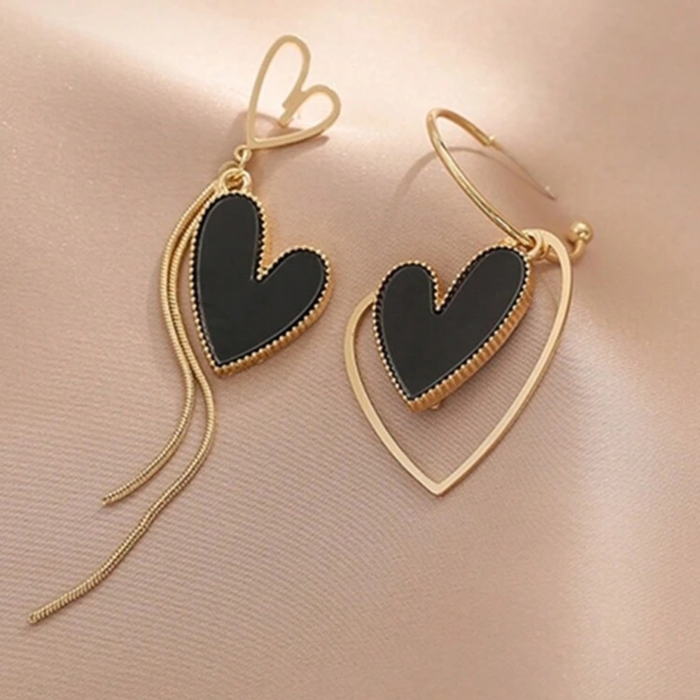 Black and Gold Mismatched Heart Drop Earrings - Picture 3 of 3